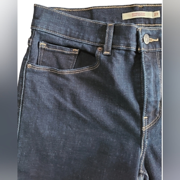 Levi's Classic Bermuda Jean Shorts in Dark Wash - Size 27 - Picture 7 of 13